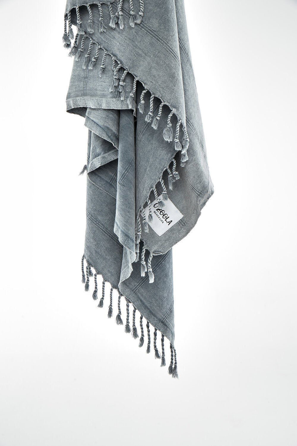Ozoola Turkish beach towel in grey stonewash detail
