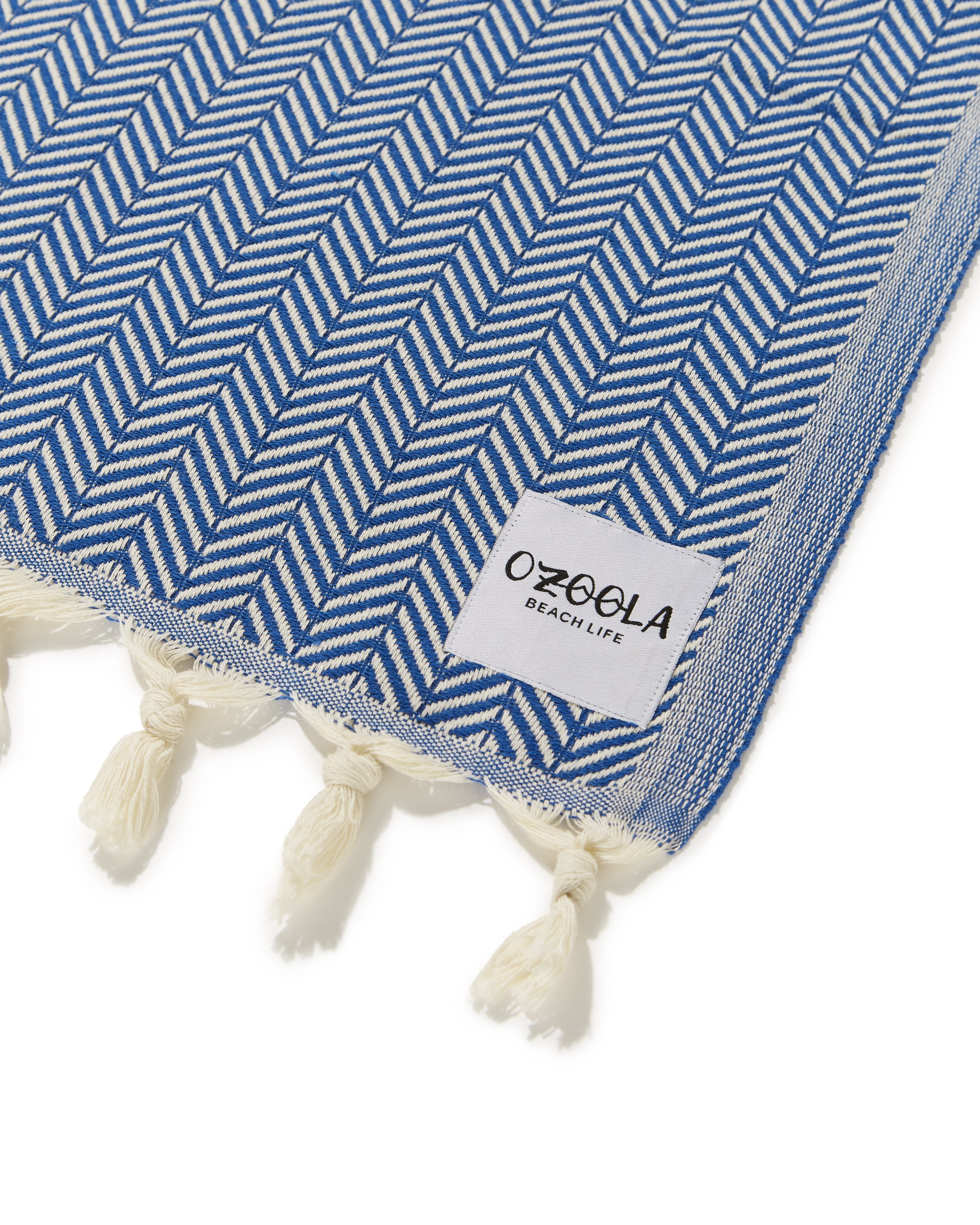 Ozoola Bronte family beach blanket in blue