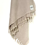 Ozoola Waffle beach towel in grey detail