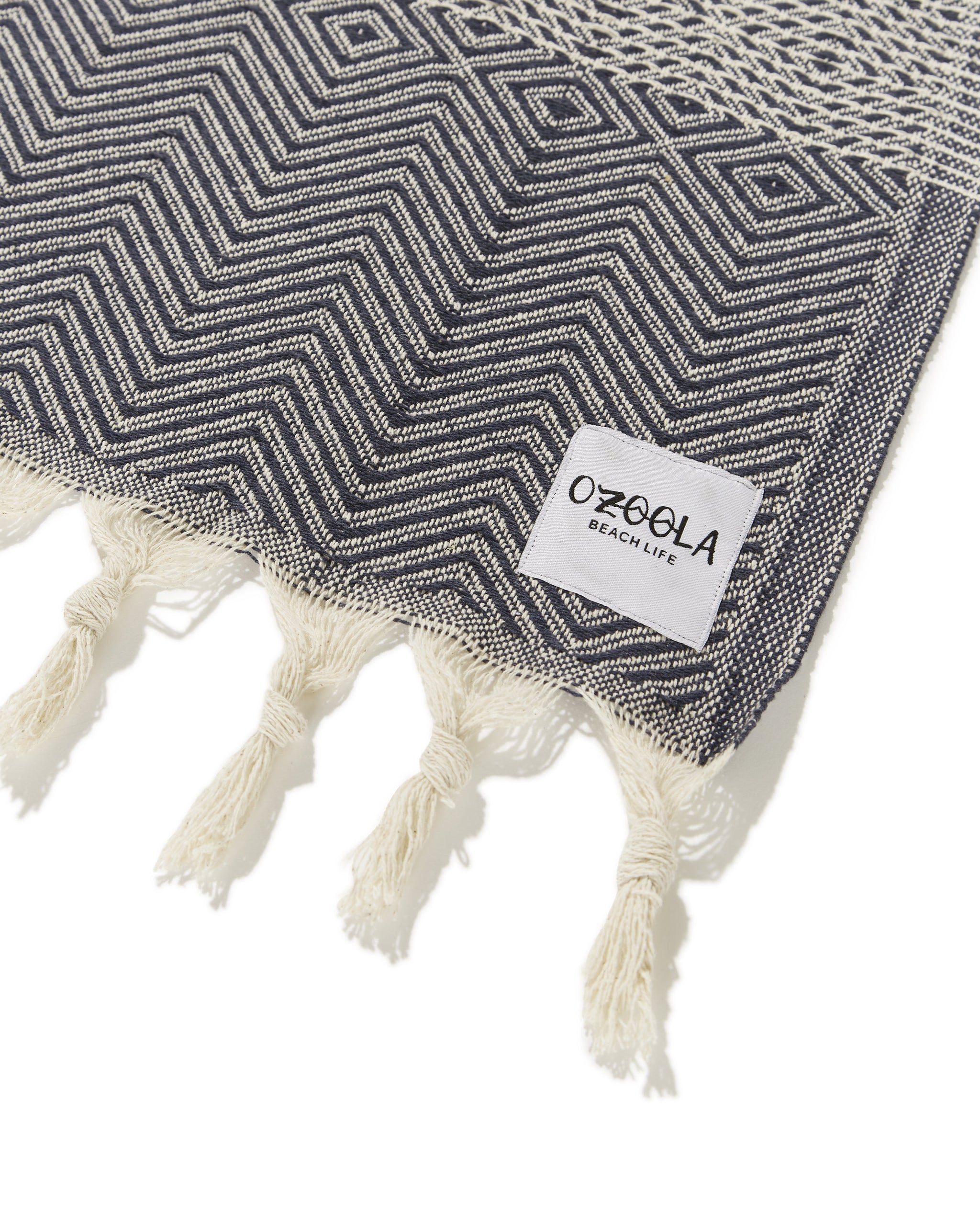 Ozoola diamond family beach blanket in deep blue