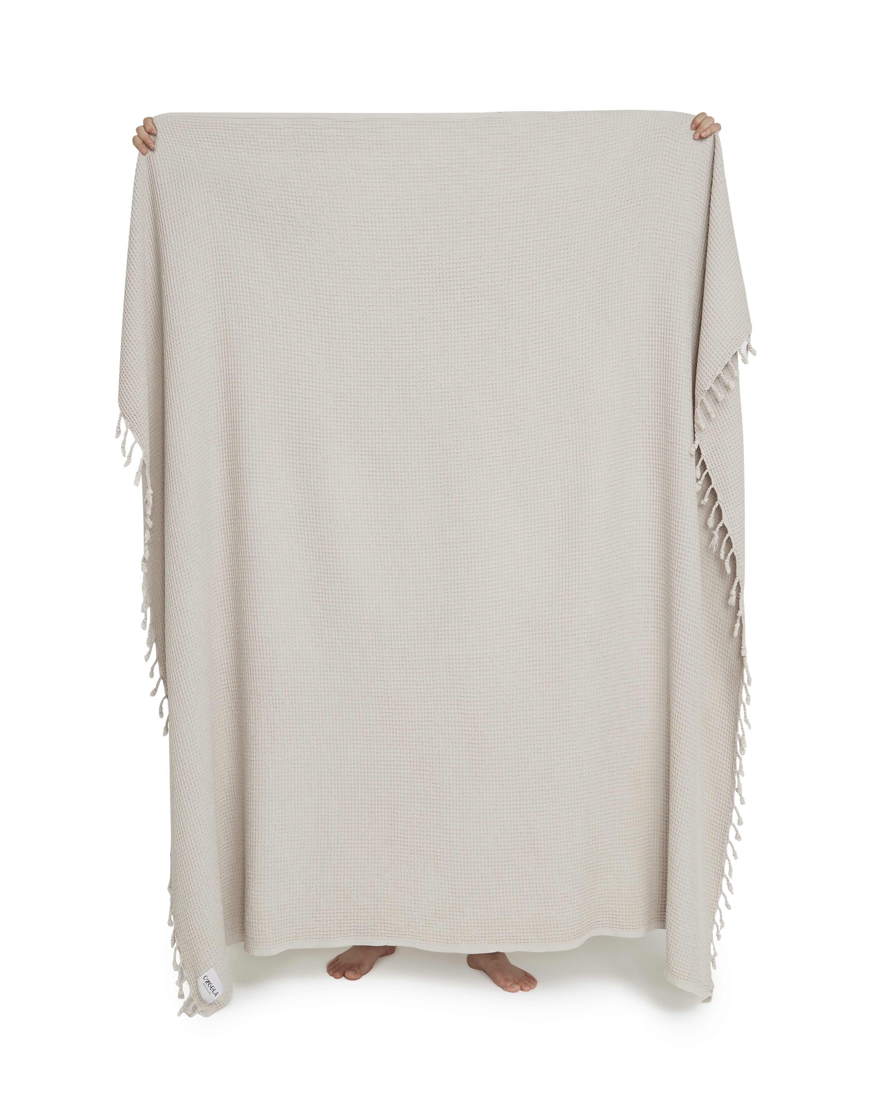 Ozoola full Waffle family beach blanket in sand
