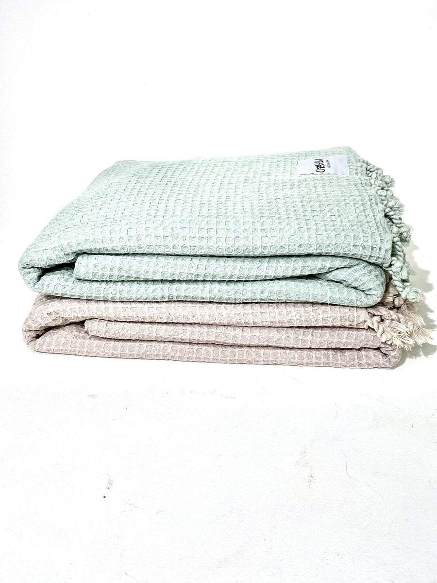 Ozoola Waffle family beach blankets in sand and mint green