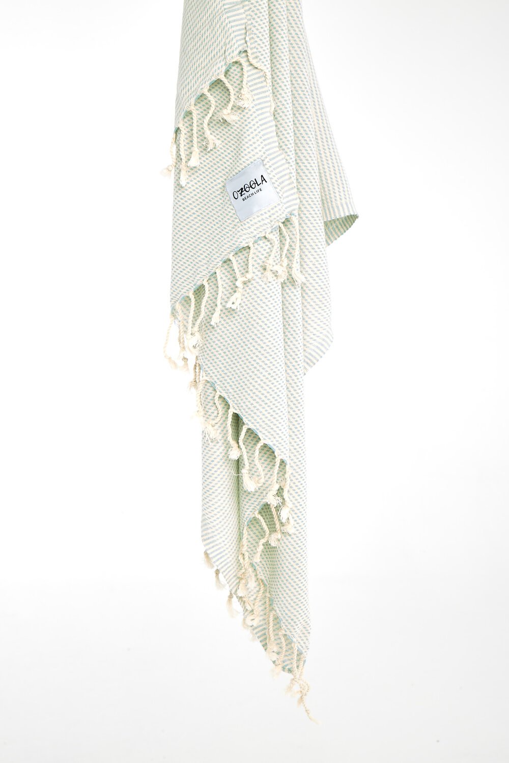 Ozoola Turkish beach towel in baby blue detail