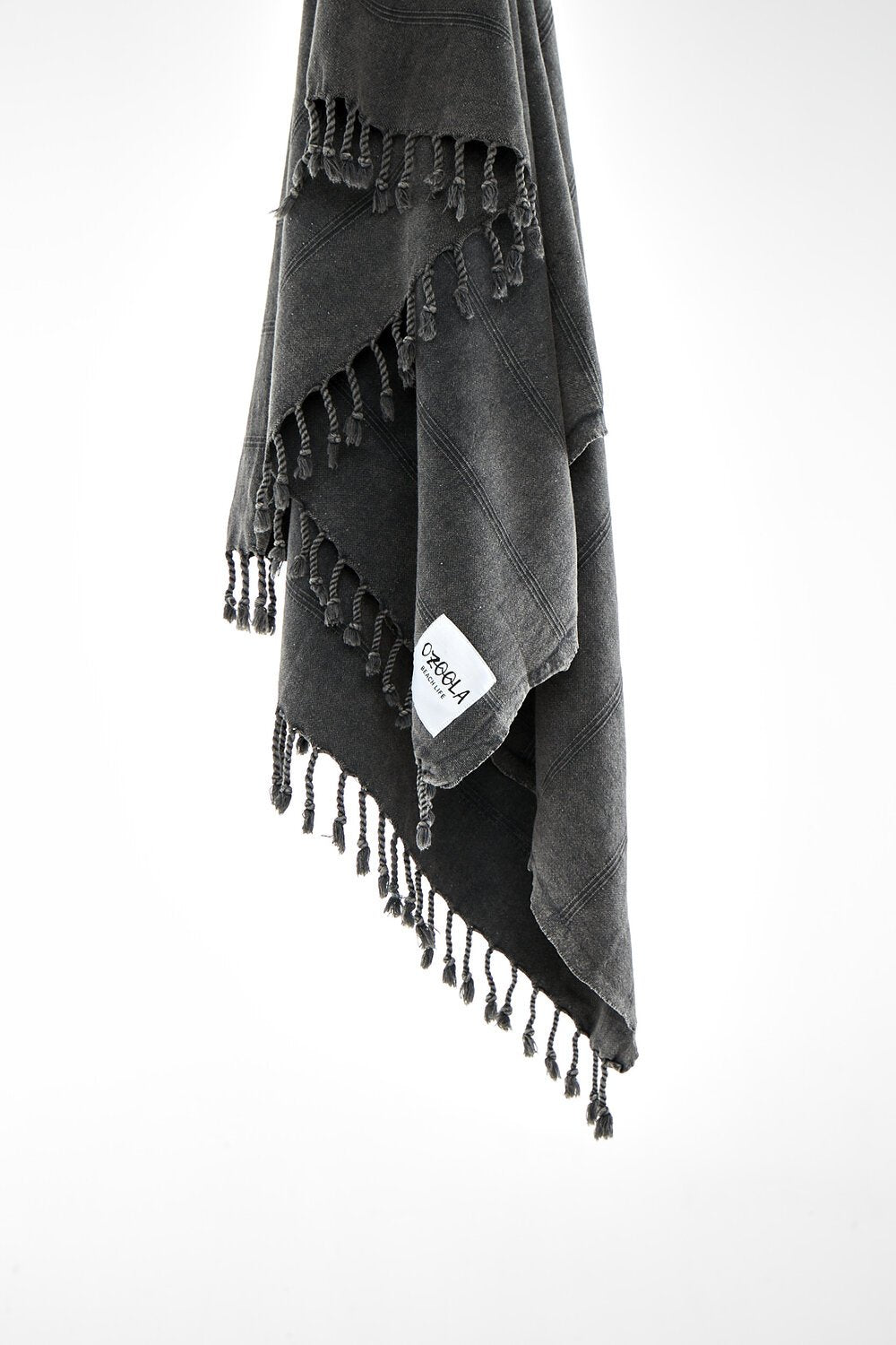 Ozoola Turkish beach towel in charcoal stonewash detail